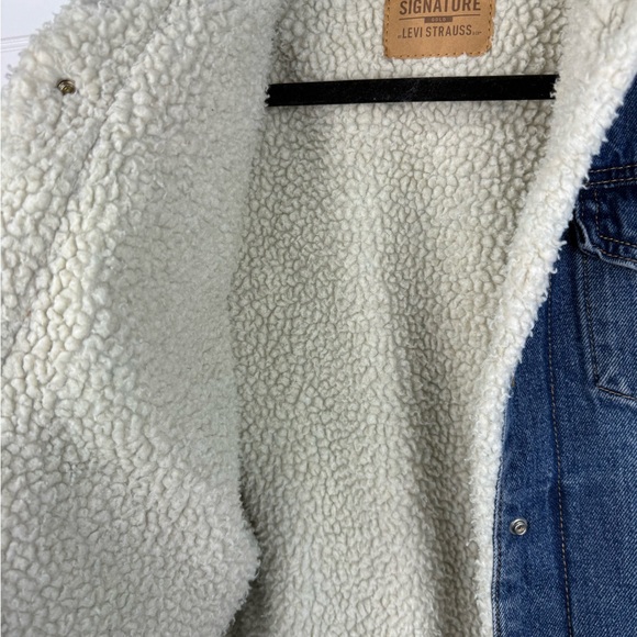 Levi's Signature women’s sherpa lined denim Jacket. Size large. - Picture 3 of 10
